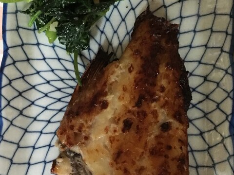 空芯菜、黒にんにく、赤魚粕漬けのプレート